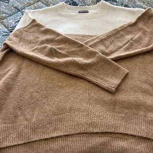 Vince Camuto Women's Cream and Tan Sweater